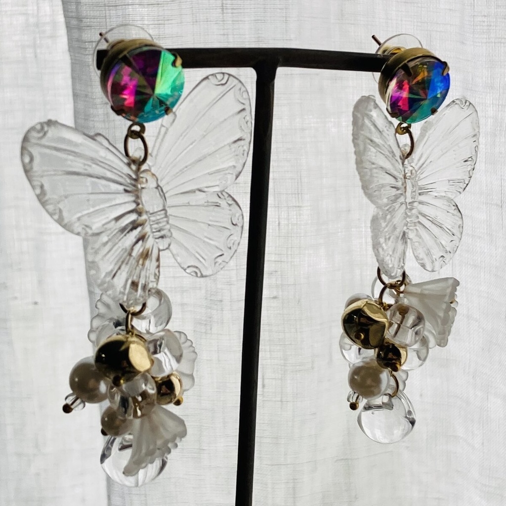 イロアソビ オーロラストーン クリア蝶と白花 ピアス イヤリング