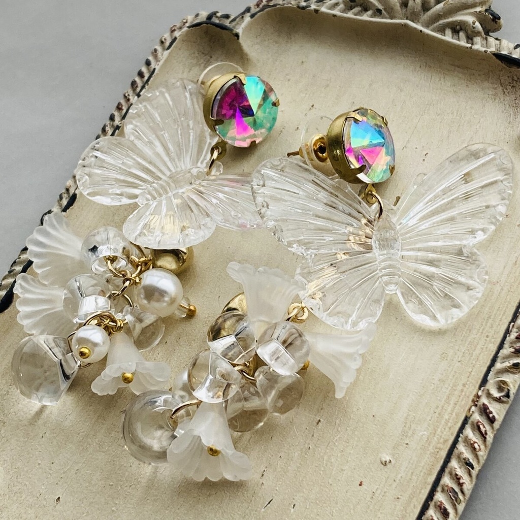 イロアソビ オーロラストーン クリア蝶と白花 ピアス イヤリング