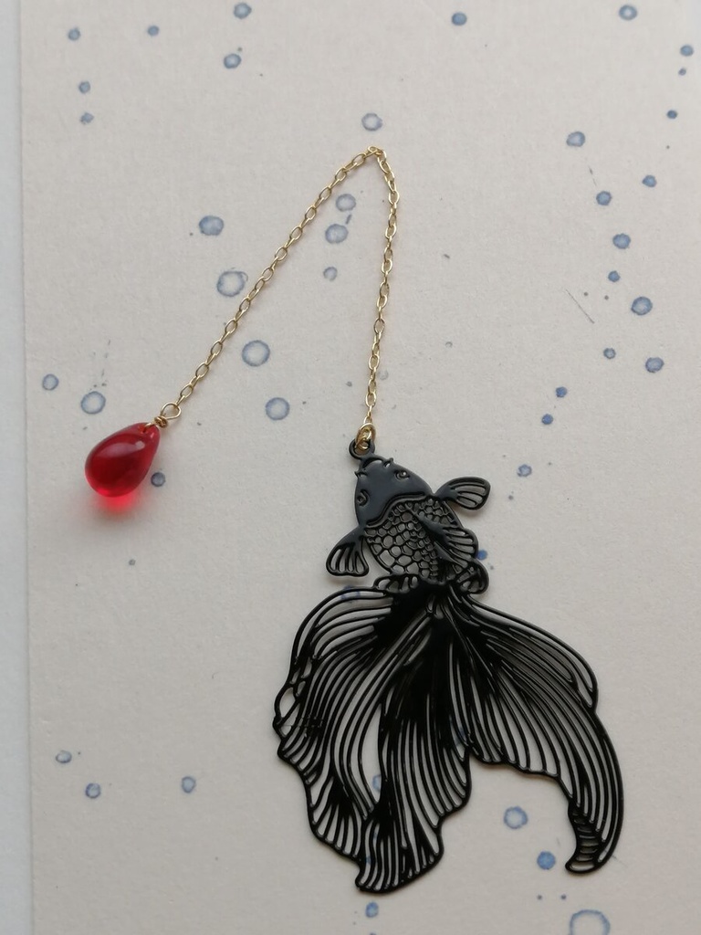 手毬屋 しずく色変更可能 切り絵のような黒の金魚 しおり ブックマーカー 赤雫