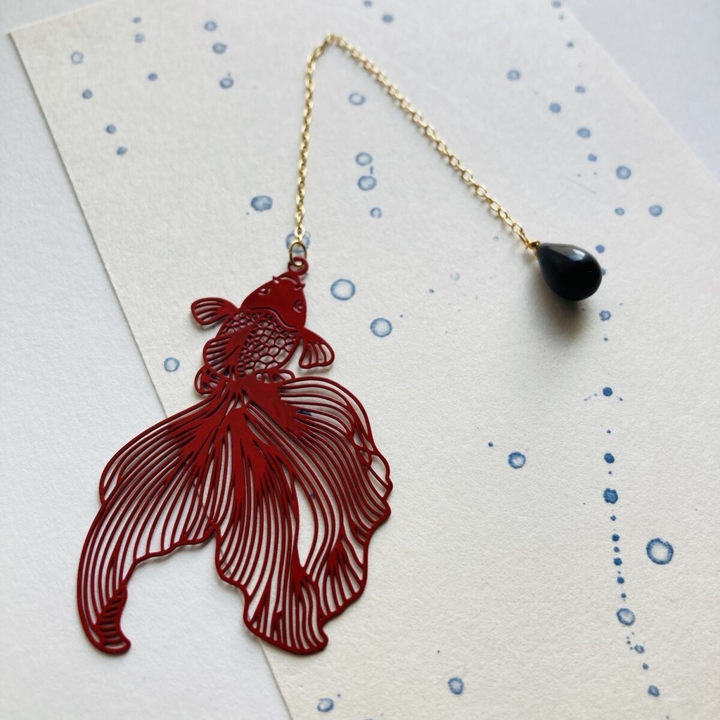 手毬屋 しずく色変更可能 切り絵のような黒の金魚 しおり ブックマーカー 赤雫