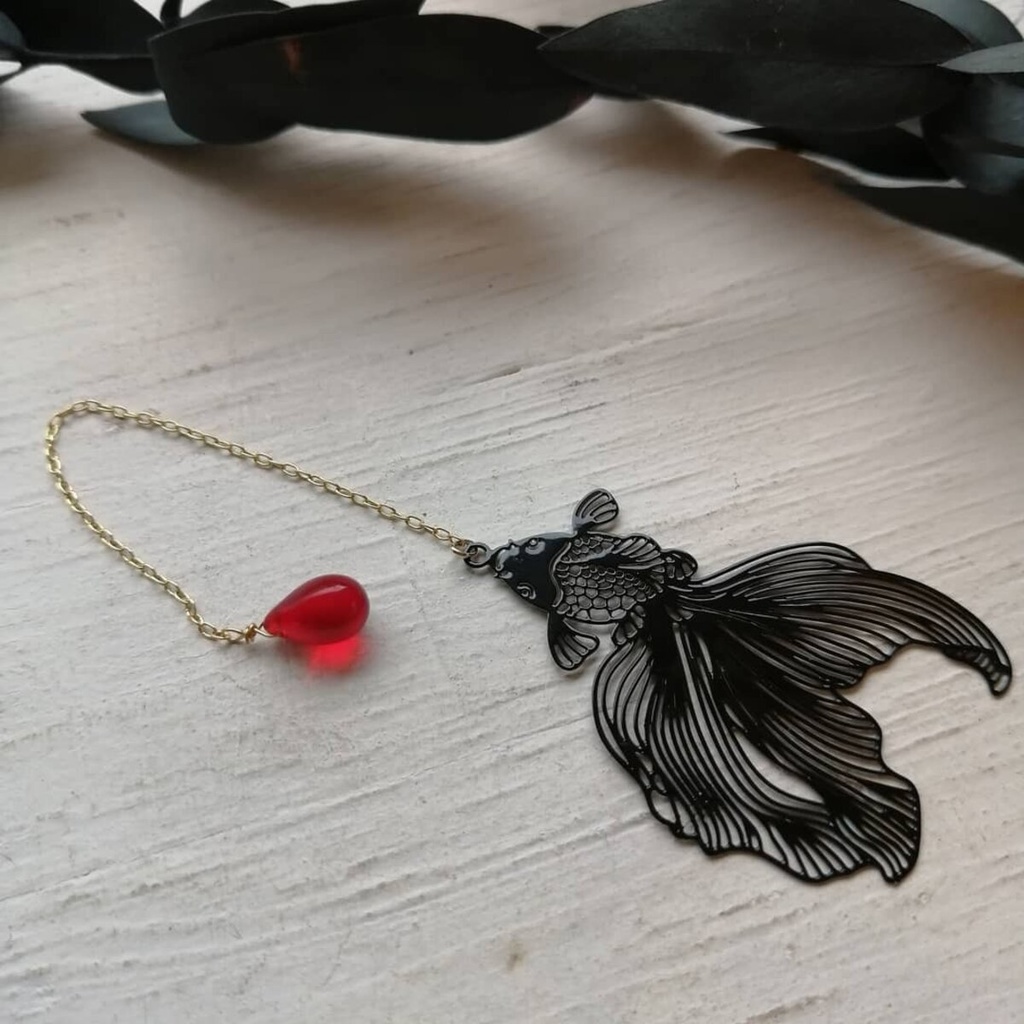 手毬屋 しずく色変更可能 切り絵のような黒の金魚 しおり ブックマーカー 赤雫