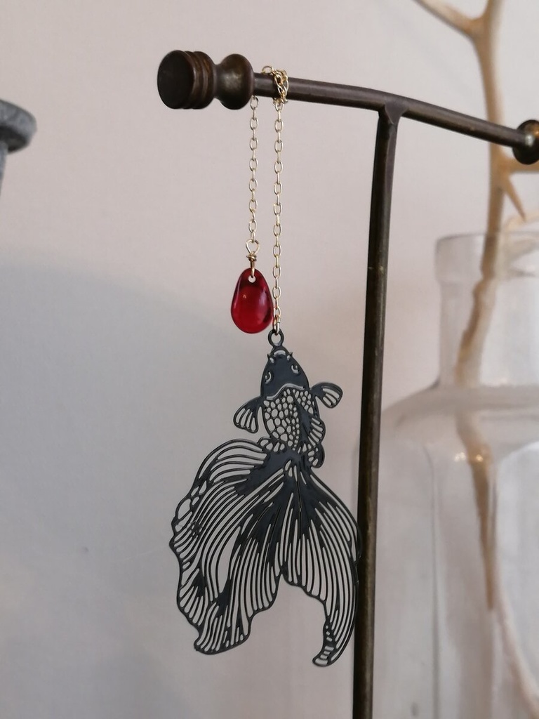 手毬屋 しずく色変更可能 切り絵のような黒の金魚 しおり ブックマーカー 赤雫