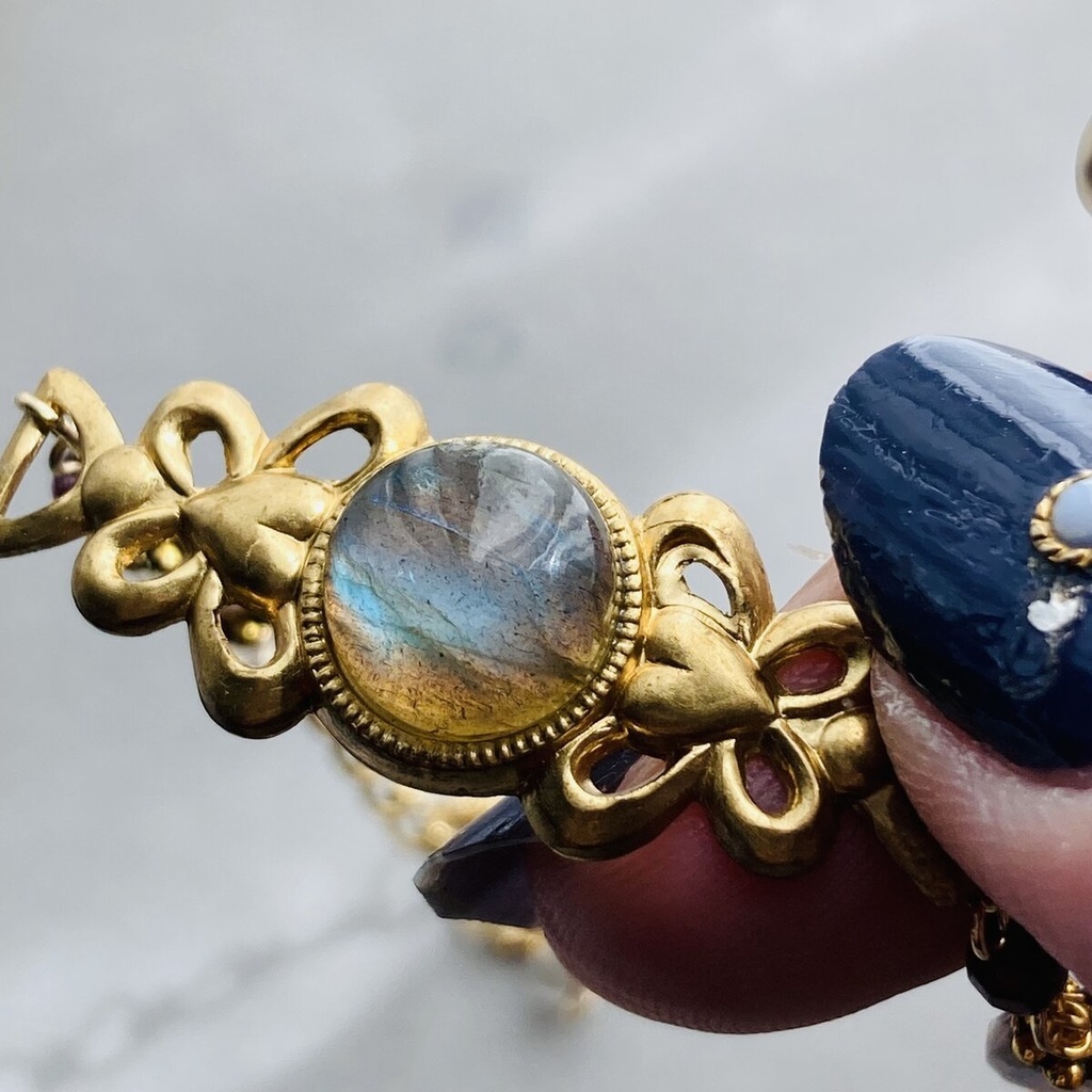 モルフォ蝶カラー 水色のラブラドレッセンス ラブラドライト 真鍮 ブレスレット