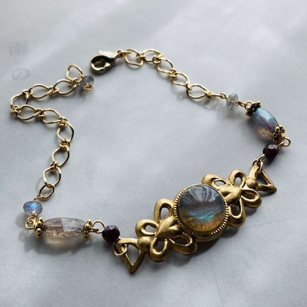 モルフォ蝶カラー 水色のラブラドレッセンス ラブラドライト 真鍮 ブレスレット