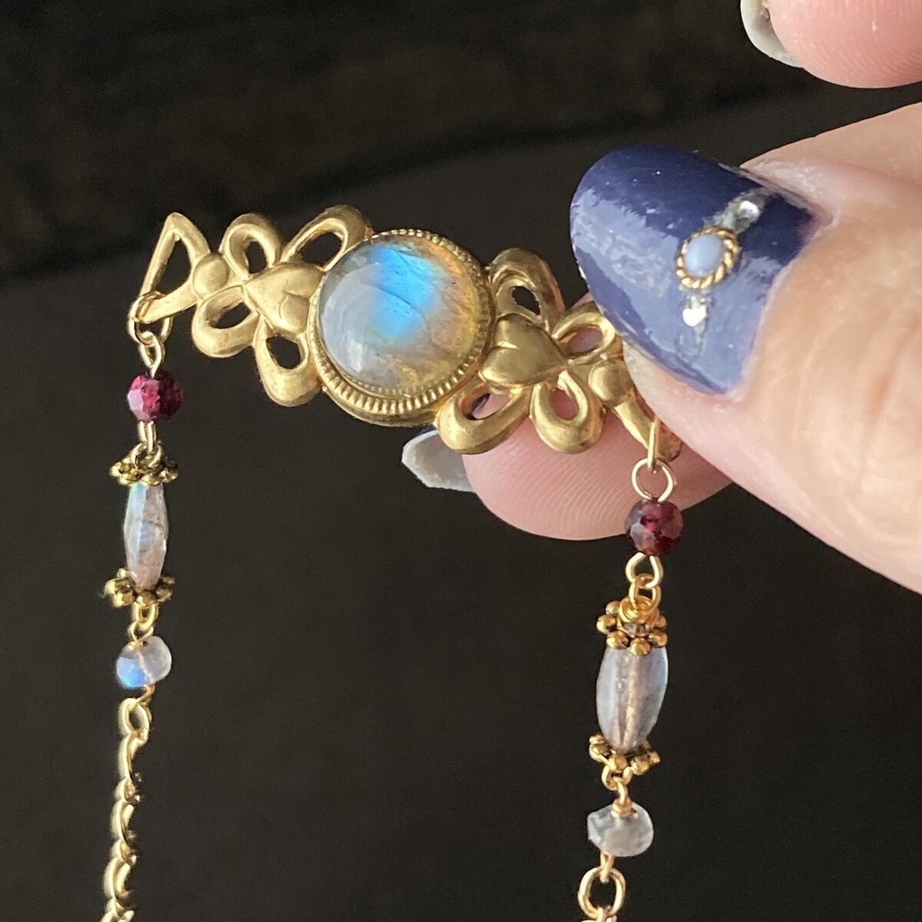 モルフォ蝶カラー 水色のラブラドレッセンス ラブラドライト 真鍮 ブレスレット