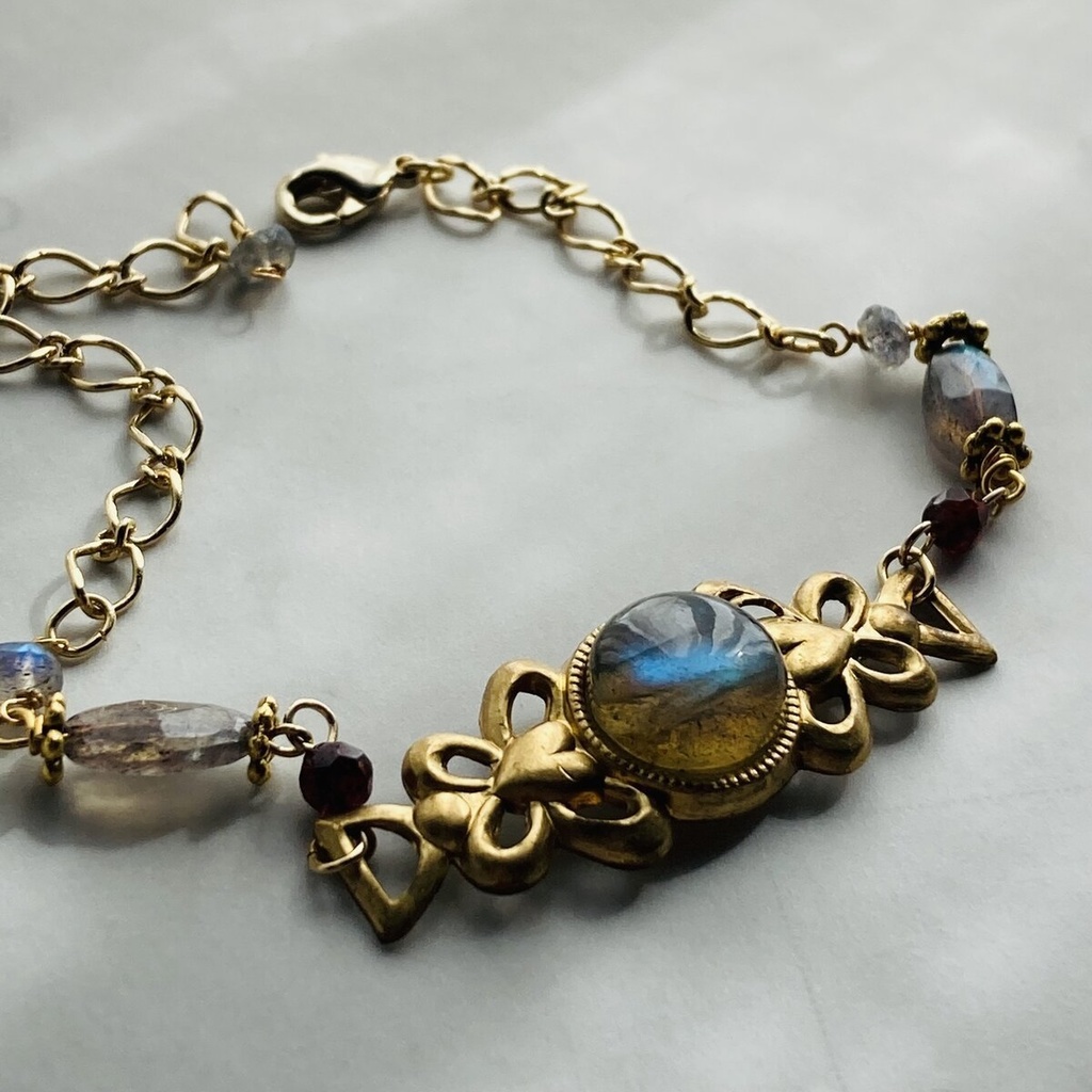 モルフォ蝶カラー 水色のラブラドレッセンス ラブラドライト 真鍮 ブレスレット