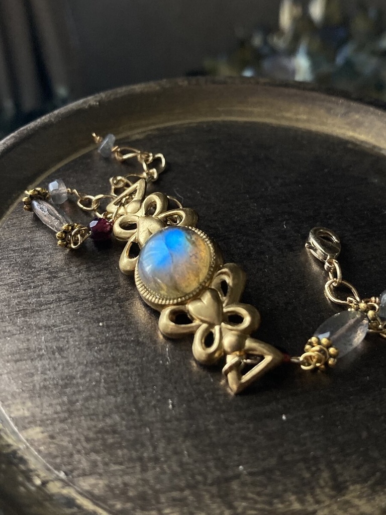 モルフォ蝶カラー 水色のラブラドレッセンス ラブラドライト 真鍮 ブレスレット