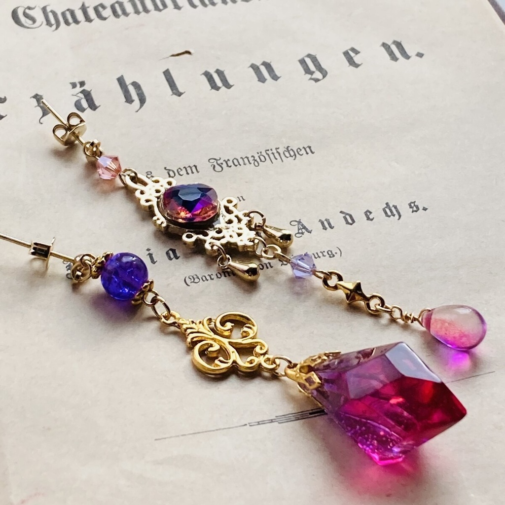 イロアソビ　秋の薄明空　クランベリーピンクとオレンジピンクガラス　ピアス　イヤリング