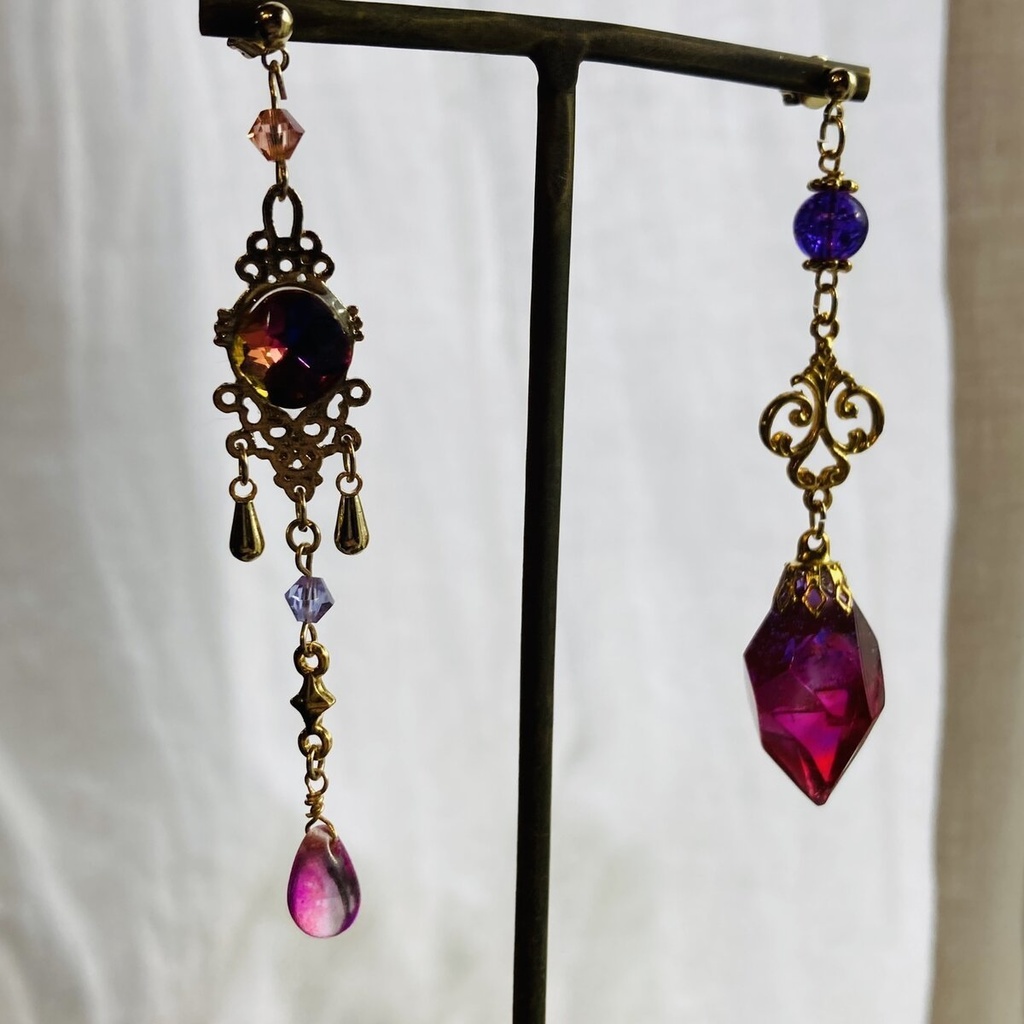 イロアソビ 秋の薄明空 クランベリーピンクとオレンジピンクガラス ピアス イヤリング