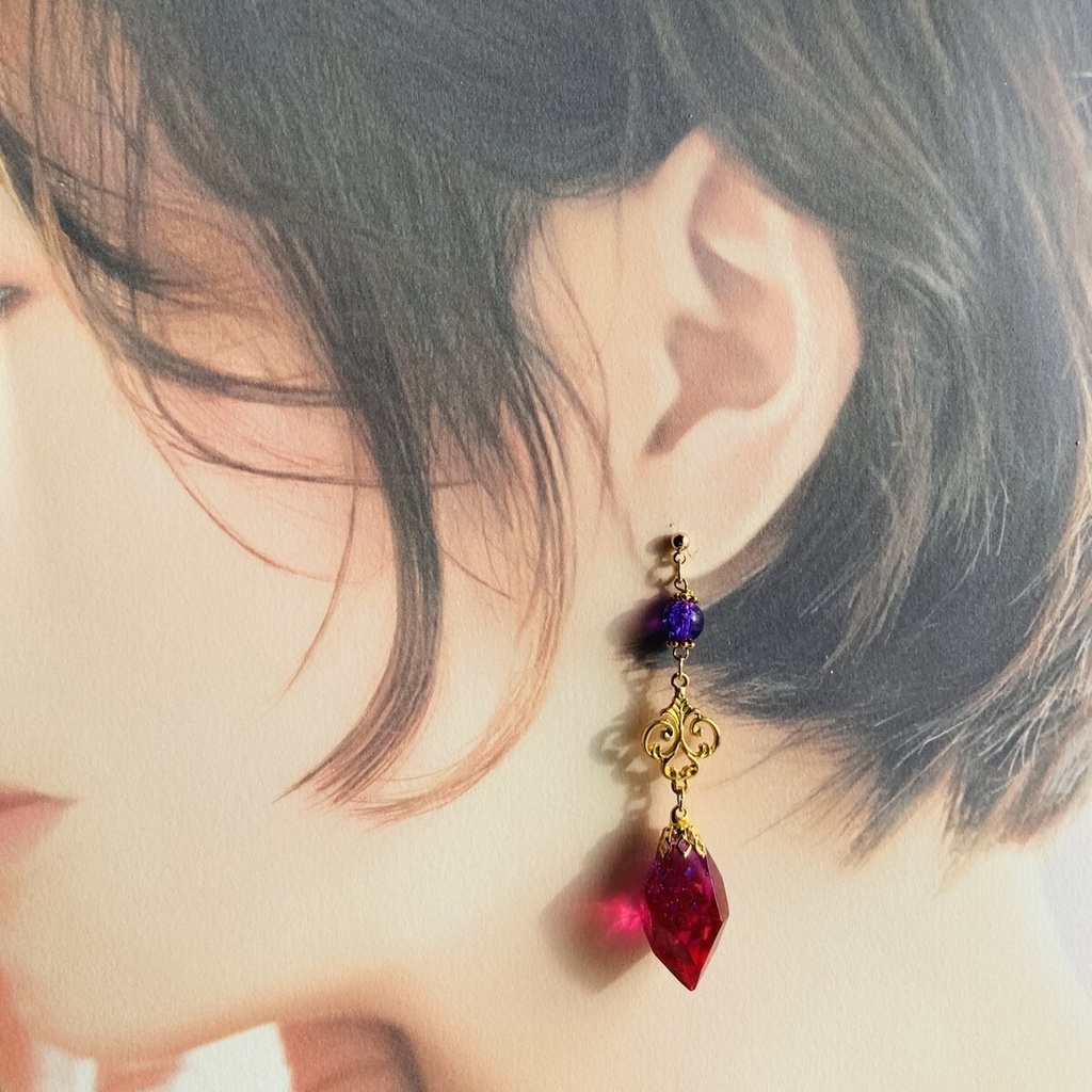 イロアソビ 秋の薄明空 クランベリーピンクとオレンジピンクガラス ピアス イヤリング