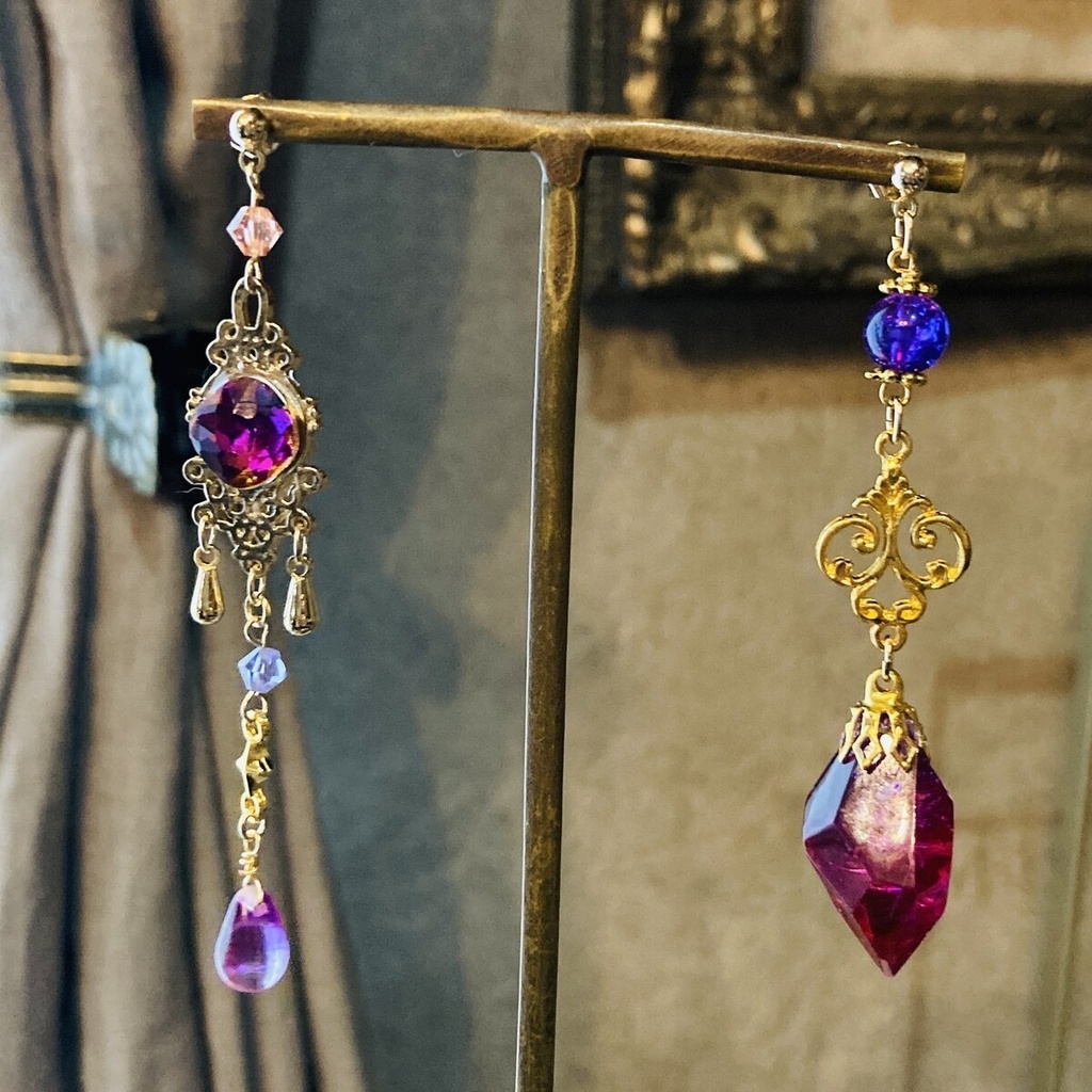 イロアソビ 秋の薄明空 クランベリーピンクとオレンジピンクガラス ピアス イヤリング