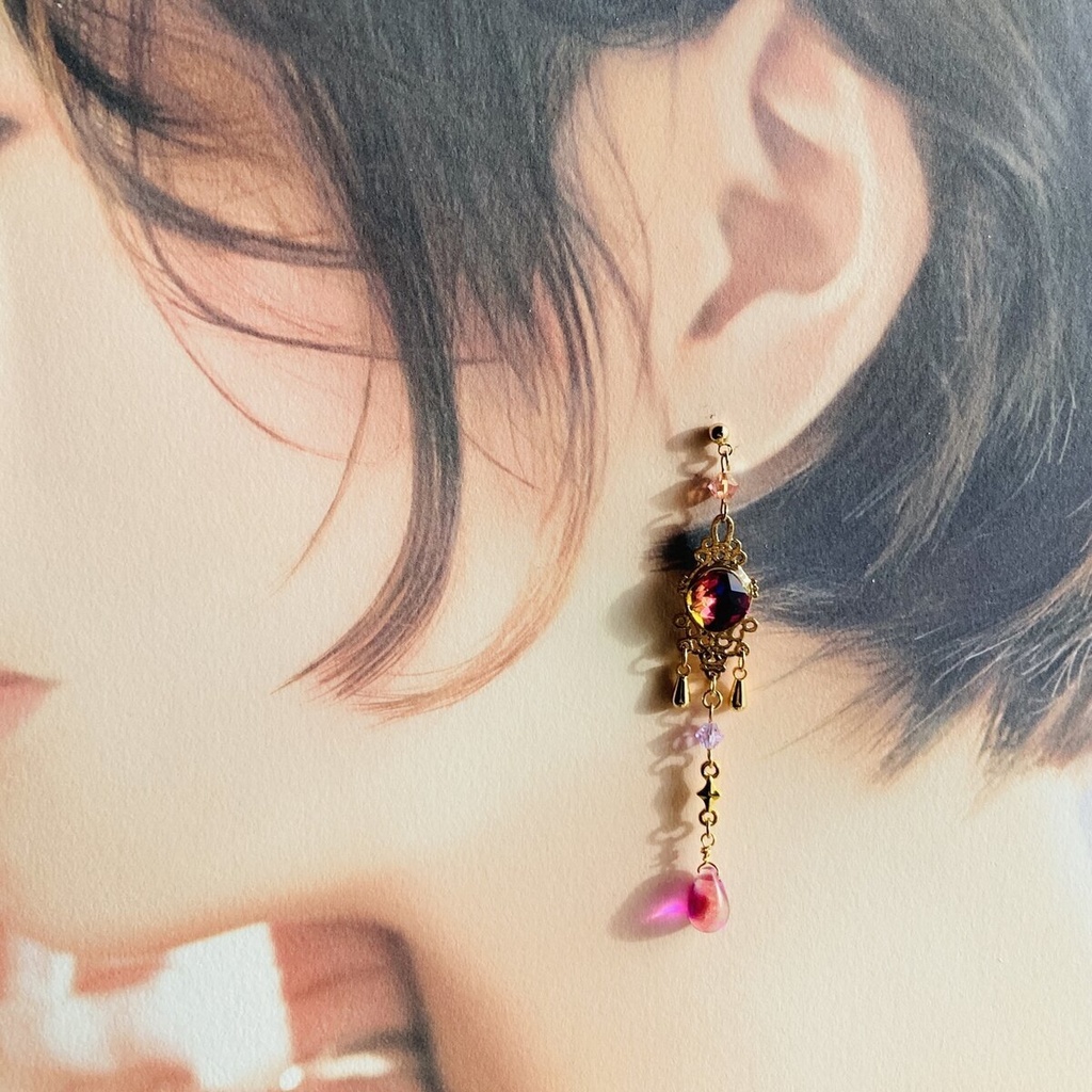 イロアソビ 秋の薄明空 クランベリーピンクとオレンジピンクガラス ピアス イヤリング