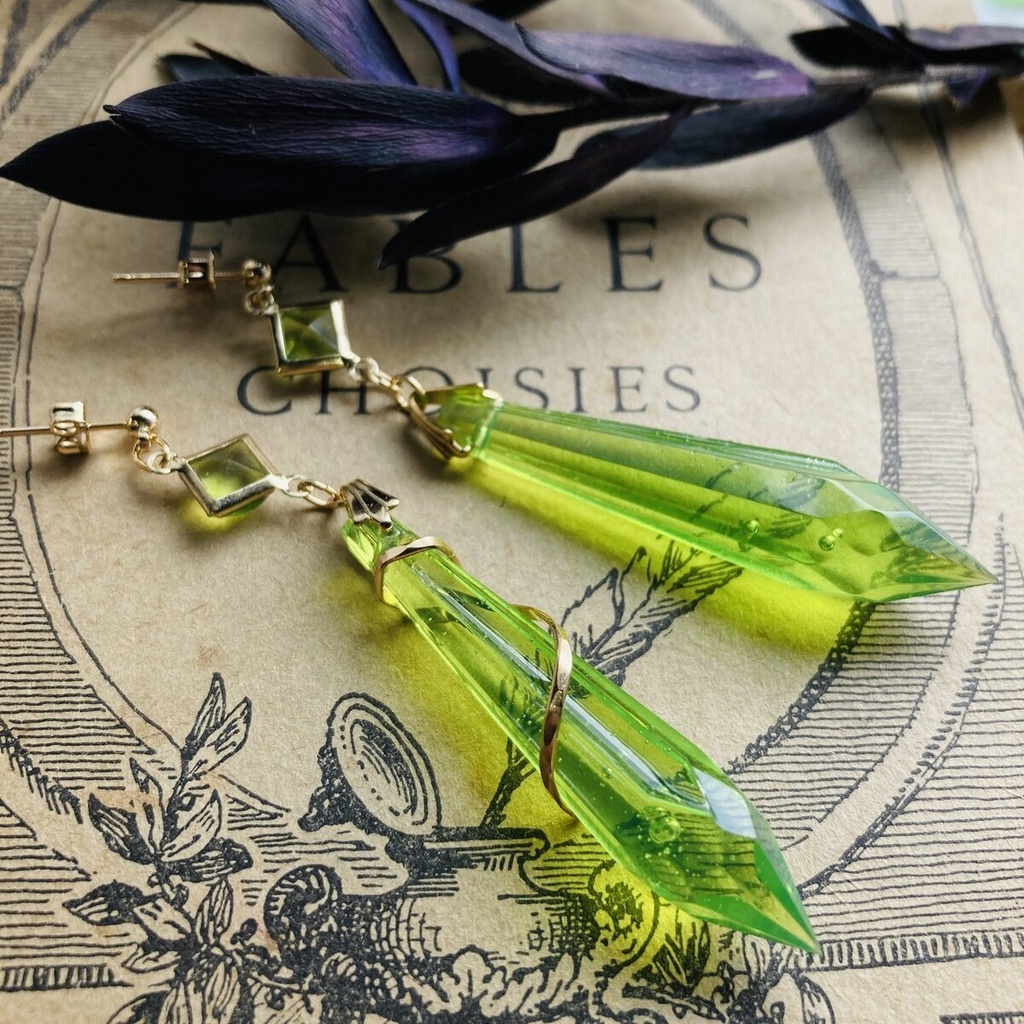 再再販 片耳価格! ツイステ マレウス グロリアスマスカレード SSR ピアス イヤリング