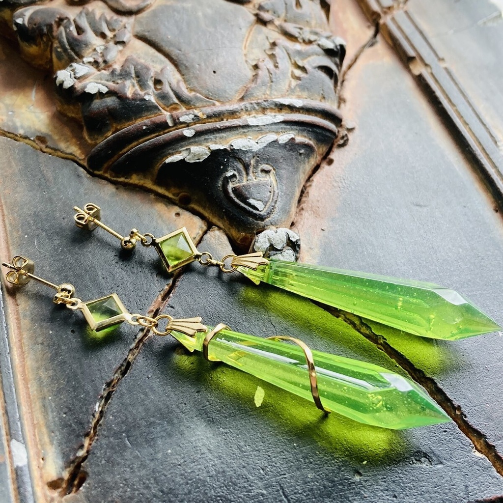 再再販 片耳価格! ツイステ マレウス グロリアスマスカレード SSR ピアス イヤリング