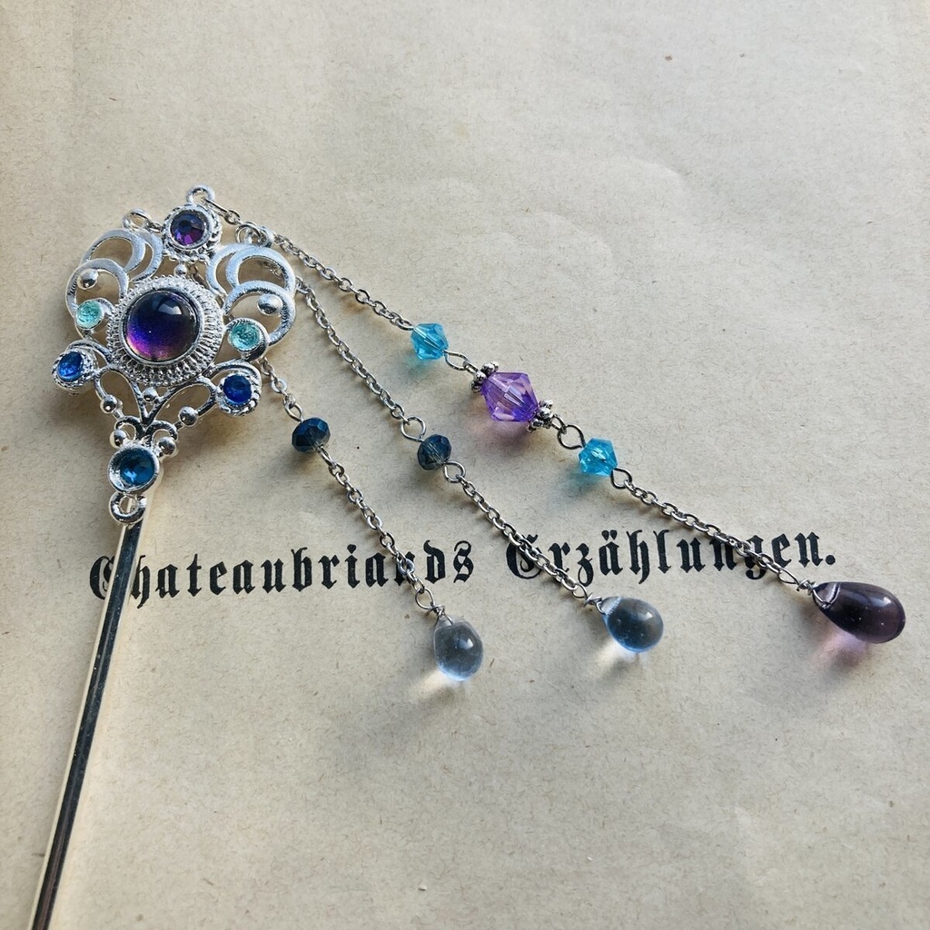 夜の魔術部 角度で色変化カボション しゃらりの垂れる三連 かんざし