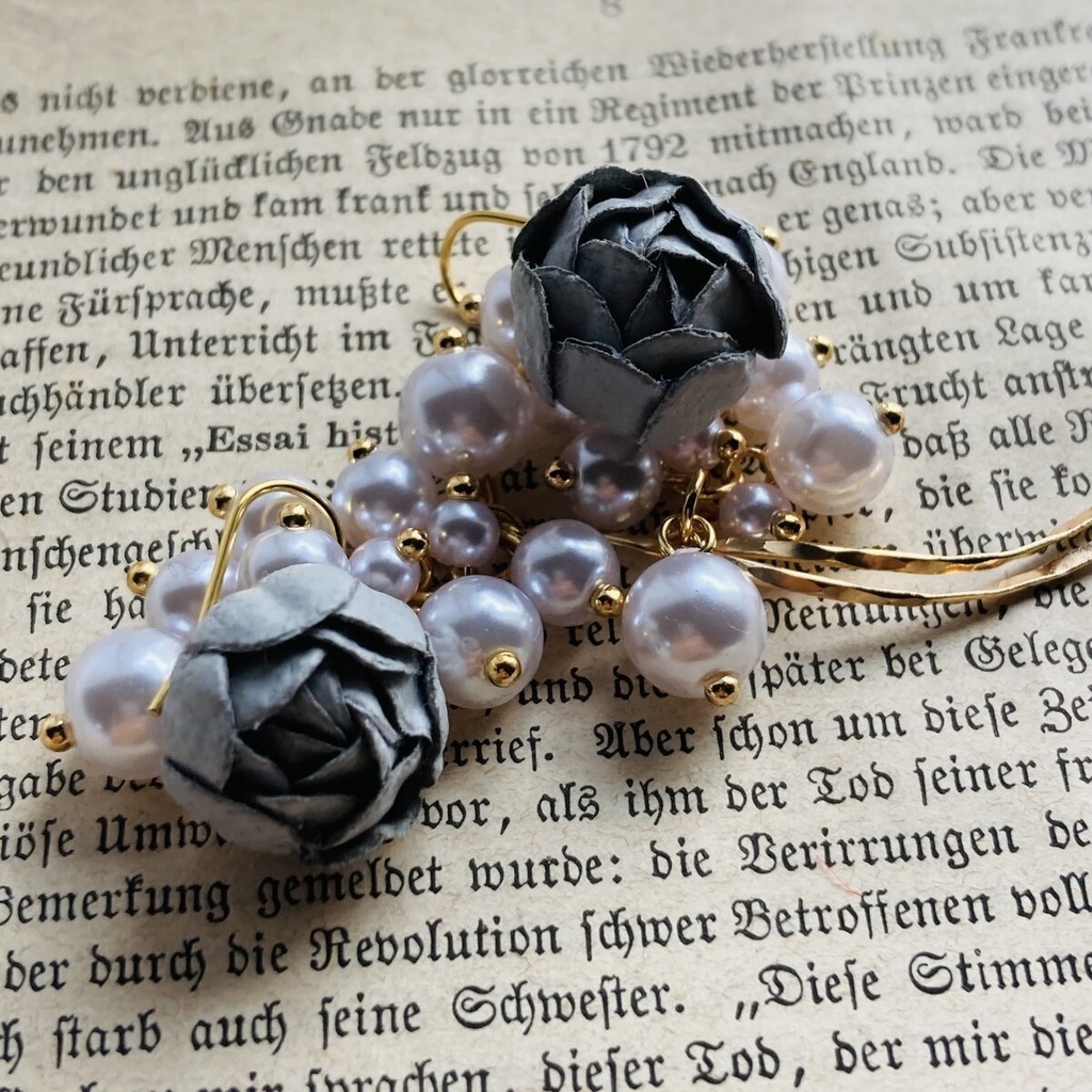 3色から選択 イロアソビ ミニ薔薇とパールのピアス