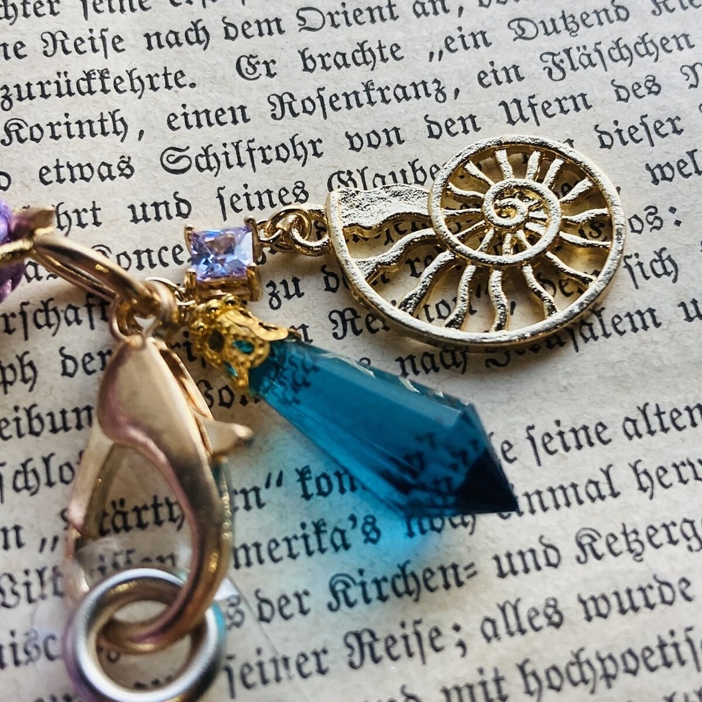 とりあえず現品のみ おまけ付き スマホネックストラップ 紫 巻貝付き