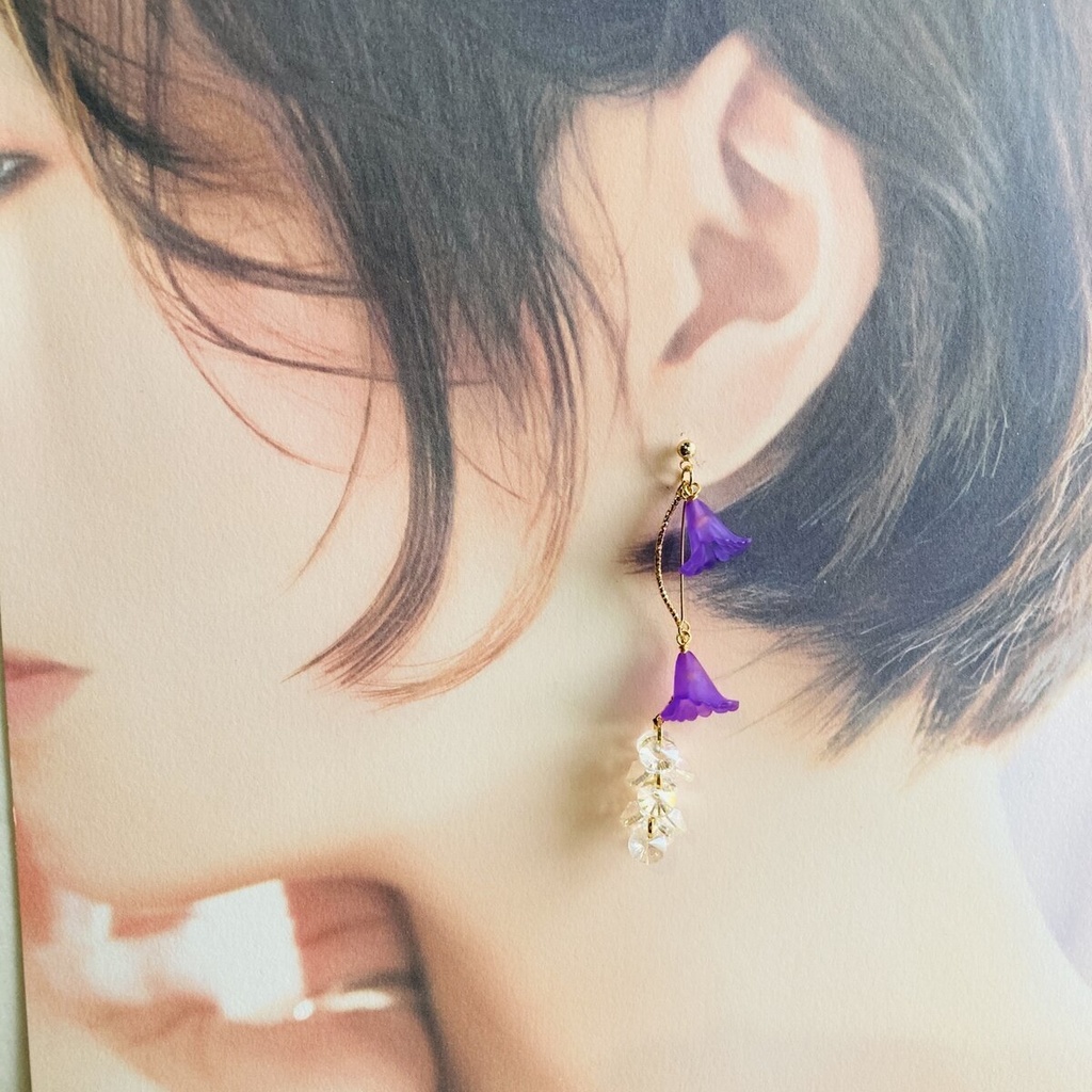 再販 イロアソビ 紫花と揺れるガラスチャーム ピアス イヤリング