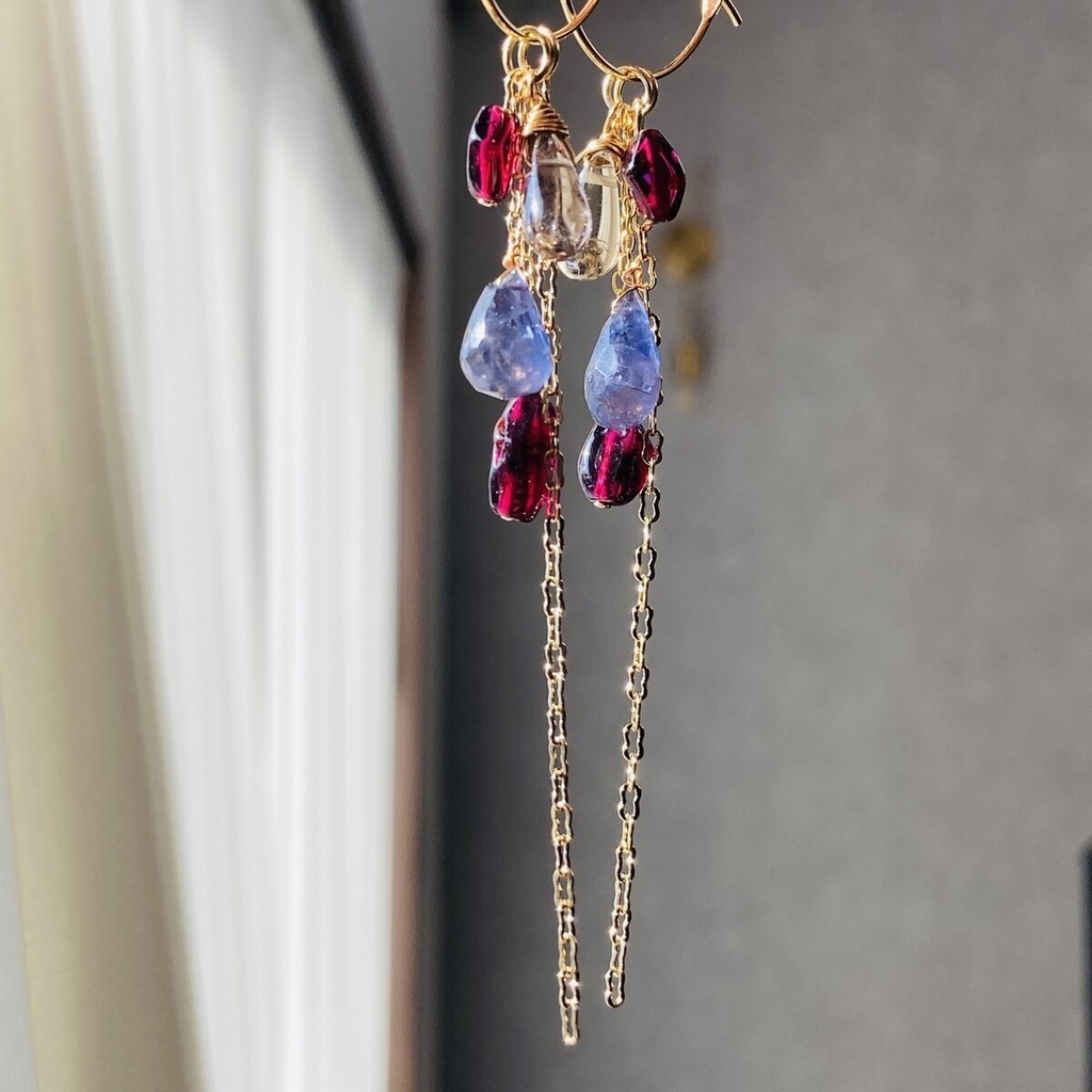 *イロアソビ* チャーム付け替え可能 天然石のリーフピアス