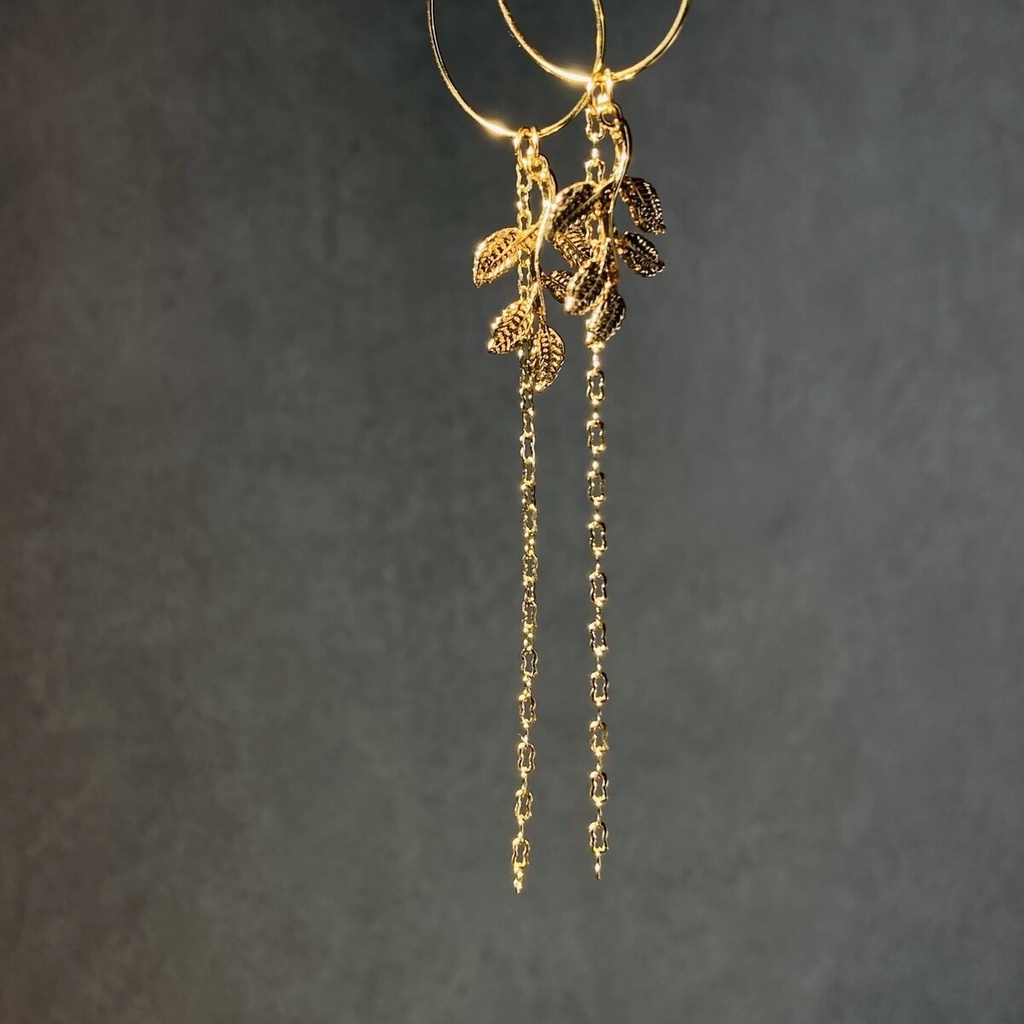 *イロアソビ* チャーム付け替え可能 天然石のリーフピアス