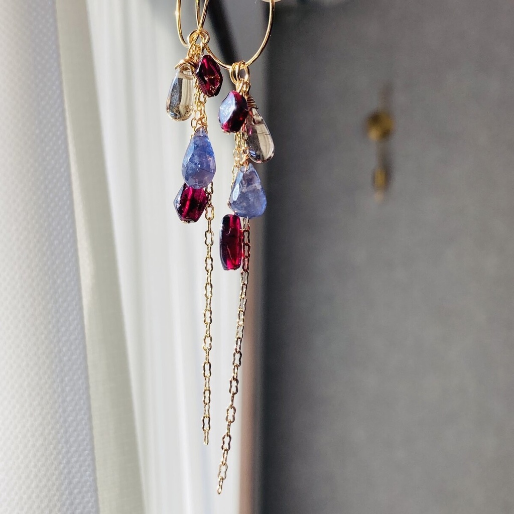 *イロアソビ* チャーム付け替え可能 天然石のリーフピアス