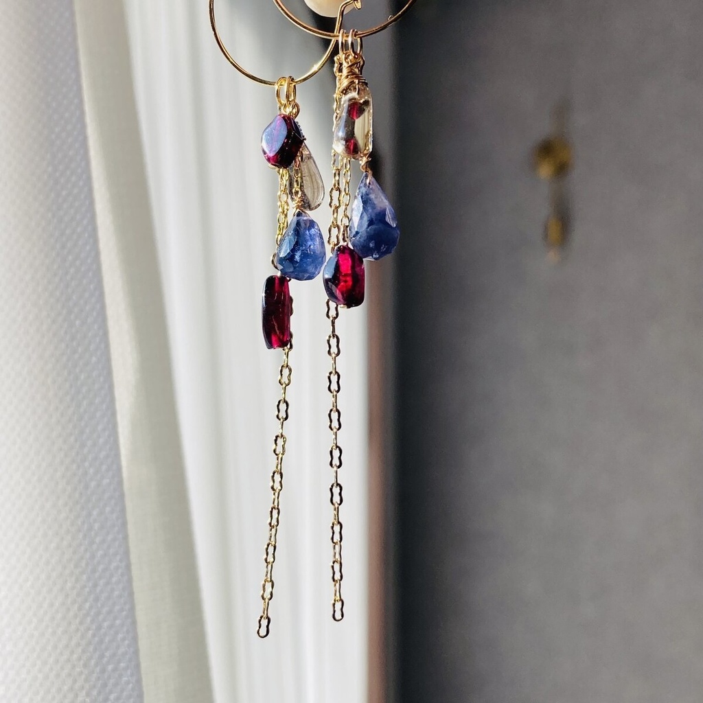 *イロアソビ* チャーム付け替え可能 天然石のリーフピアス