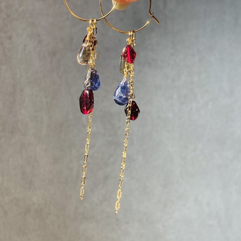 *イロアソビ* チャーム付け替え可能 天然石のリーフピアス