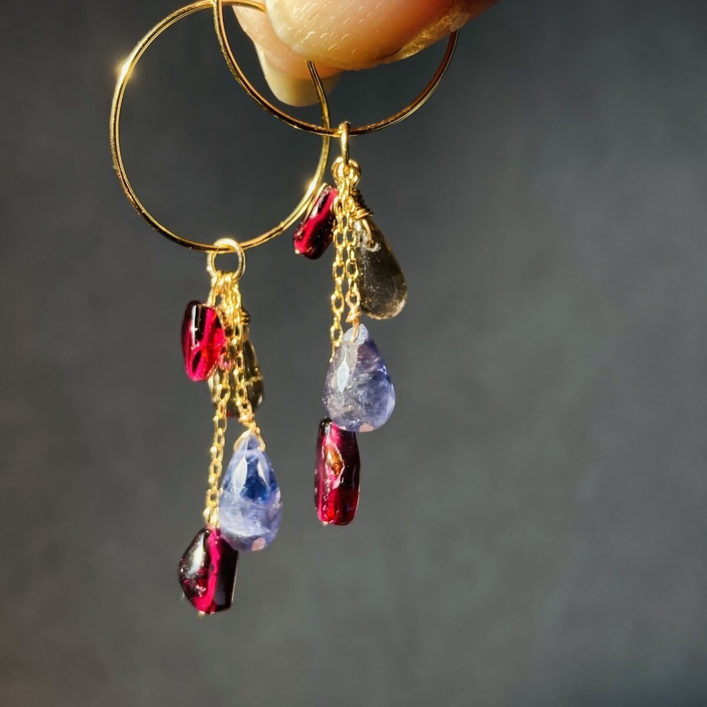 *イロアソビ* チャーム付け替え可能 天然石のリーフピアス