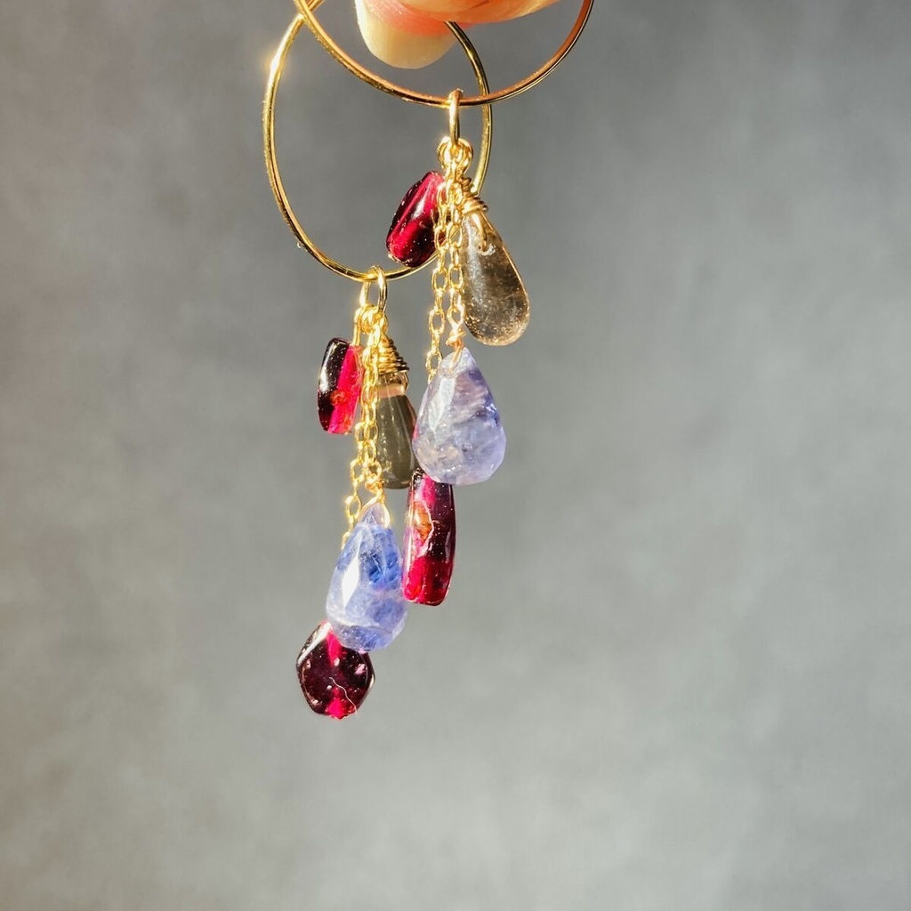 *イロアソビ* チャーム付け替え可能 天然石のリーフピアス