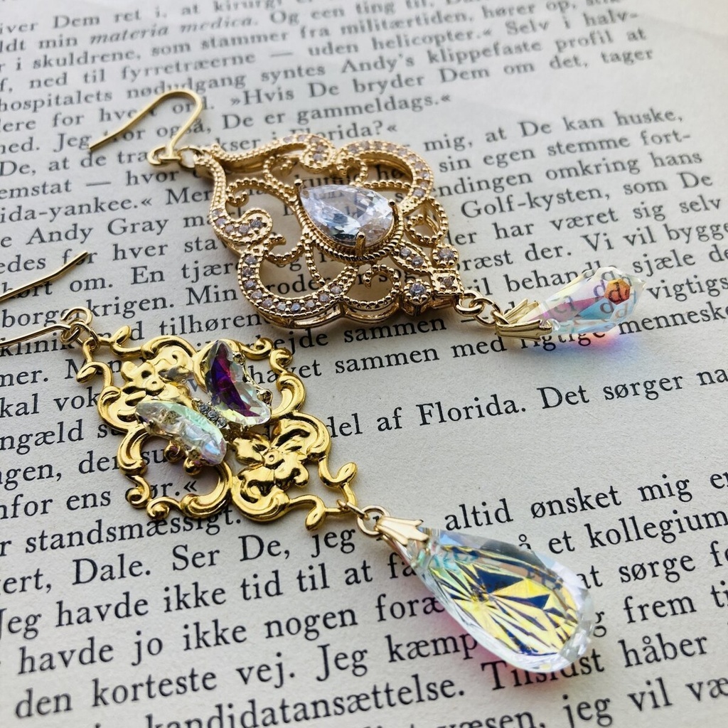 イロアソビ オーロラの蝶 クリスタルビジュー ピアス イヤリング