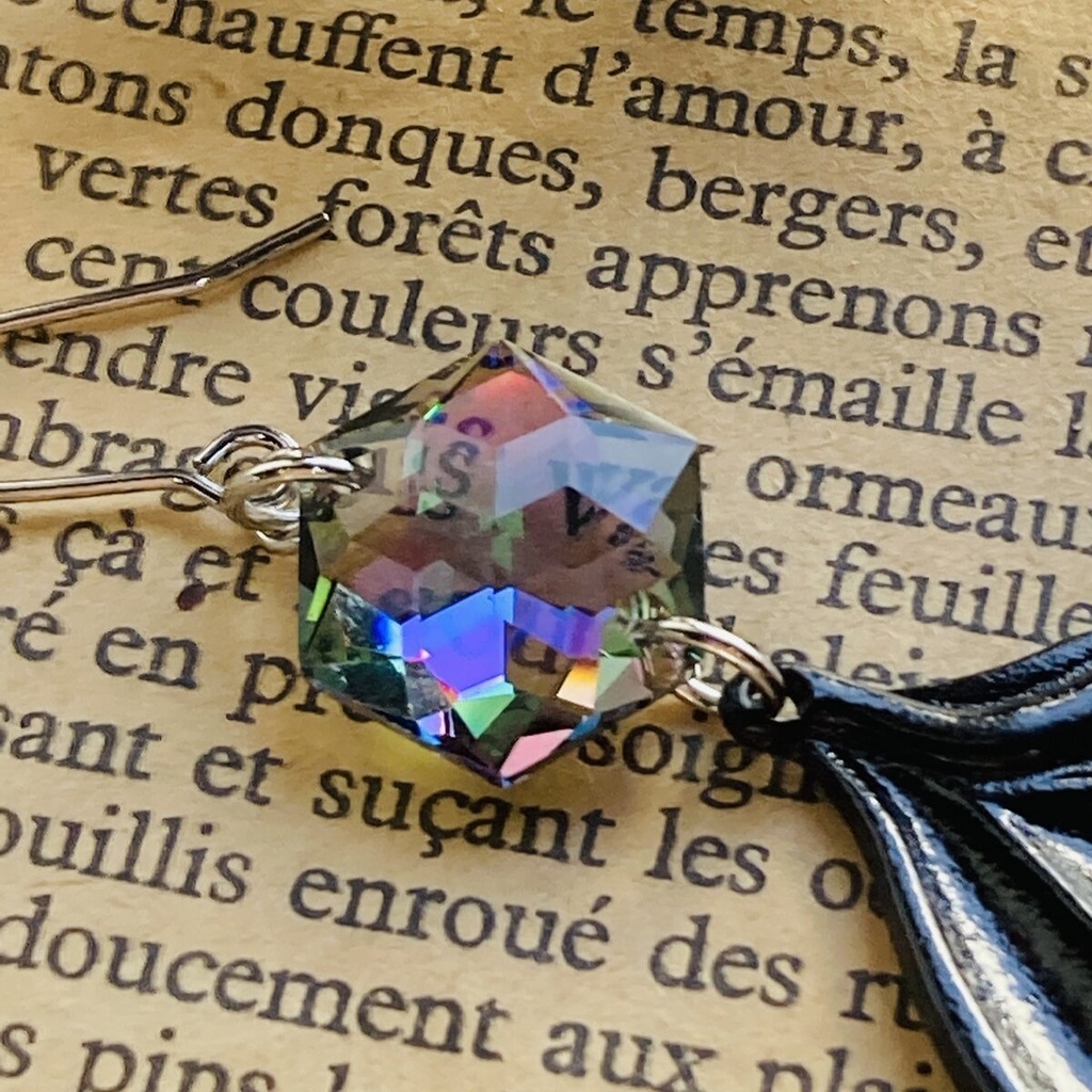 Gothic Wednesday ゴシック 蝙蝠 レアスワロ ダークレインボー ピアス イヤリング MCB