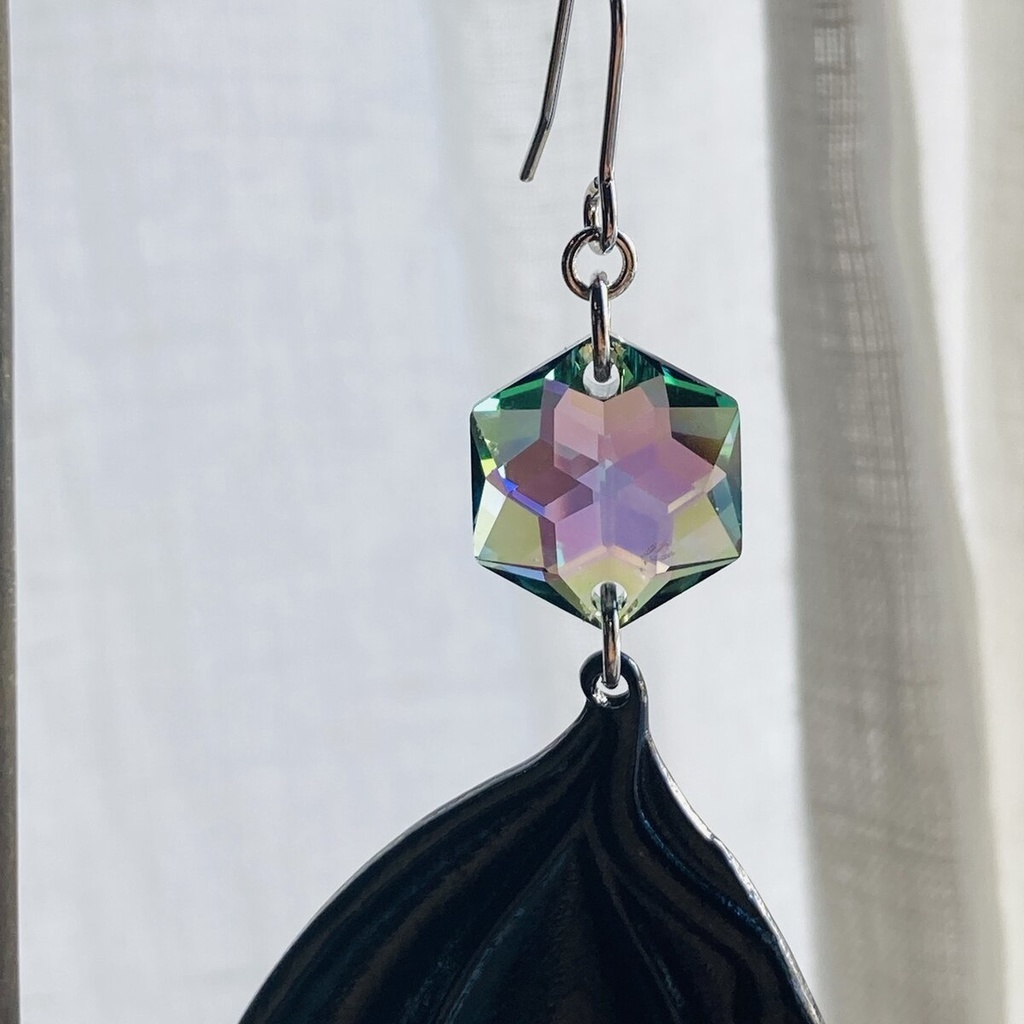 Gothic Wednesday ゴシック 蝙蝠 レアスワロ ダークレインボー ピアス イヤリング MCB