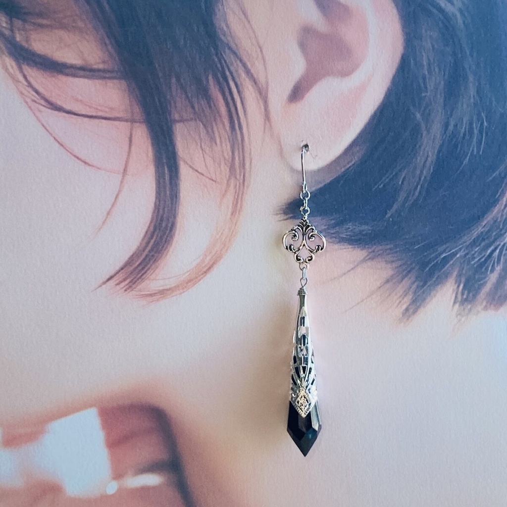 Gothic Wednesday ゴシック 蝙蝠 レアスワロ ダークレインボー ピアス イヤリング MCB