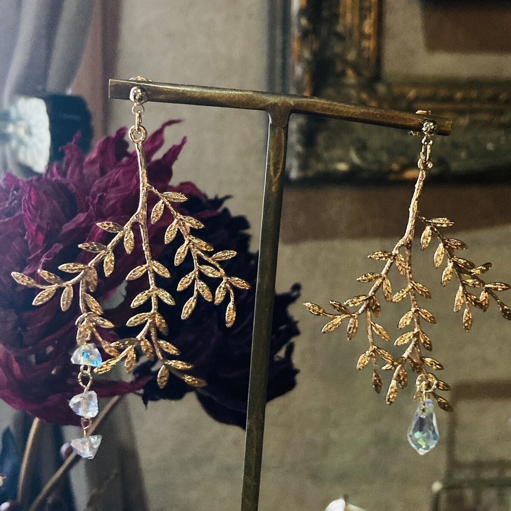 再販 繊細ゴールド 美しい枝葉とオーロラガラス ボタニカル ピアス イヤリング