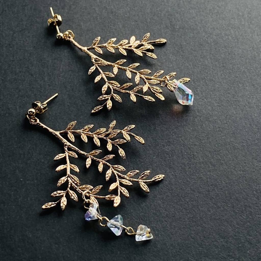 再販　繊細ゴールド　美しい枝葉とオーロラガラス　ボタニカル　ピアス　イヤリング