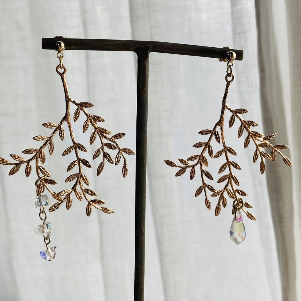再販 繊細ゴールド 美しい枝葉とオーロラガラス ボタニカル ピアス イヤリング