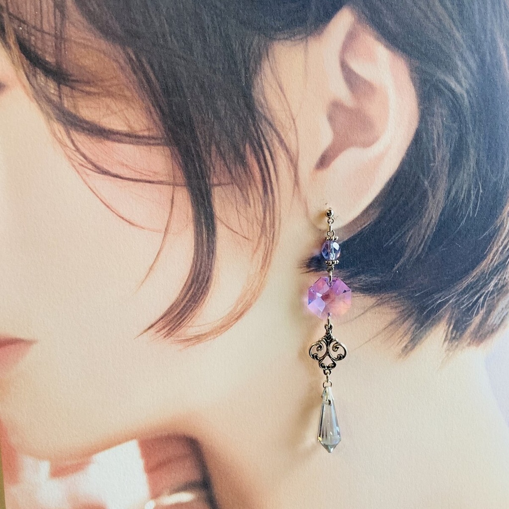 夜の魔術部 薄い菫色の世界 スワロフスキーガラス ピアス イヤリング