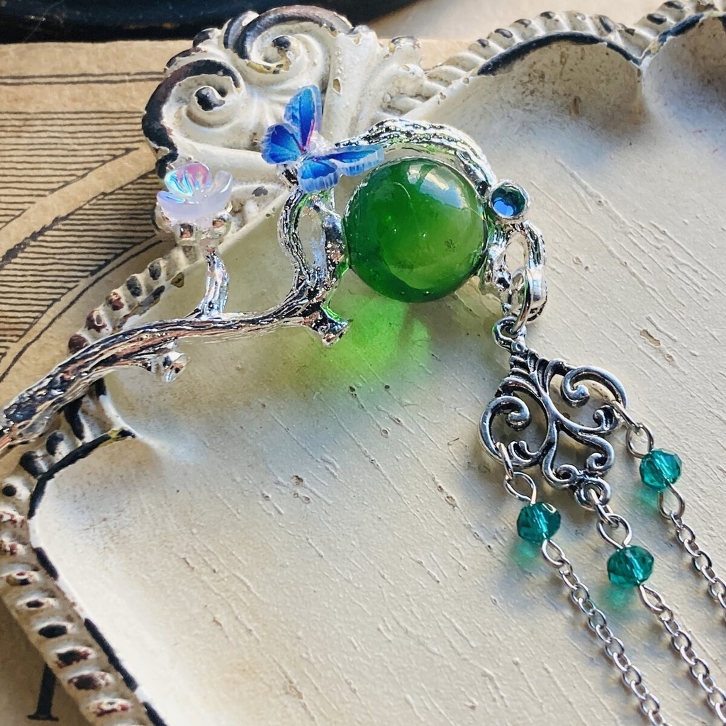 蝶の留まる翠玉 装飾 かんざし 簪