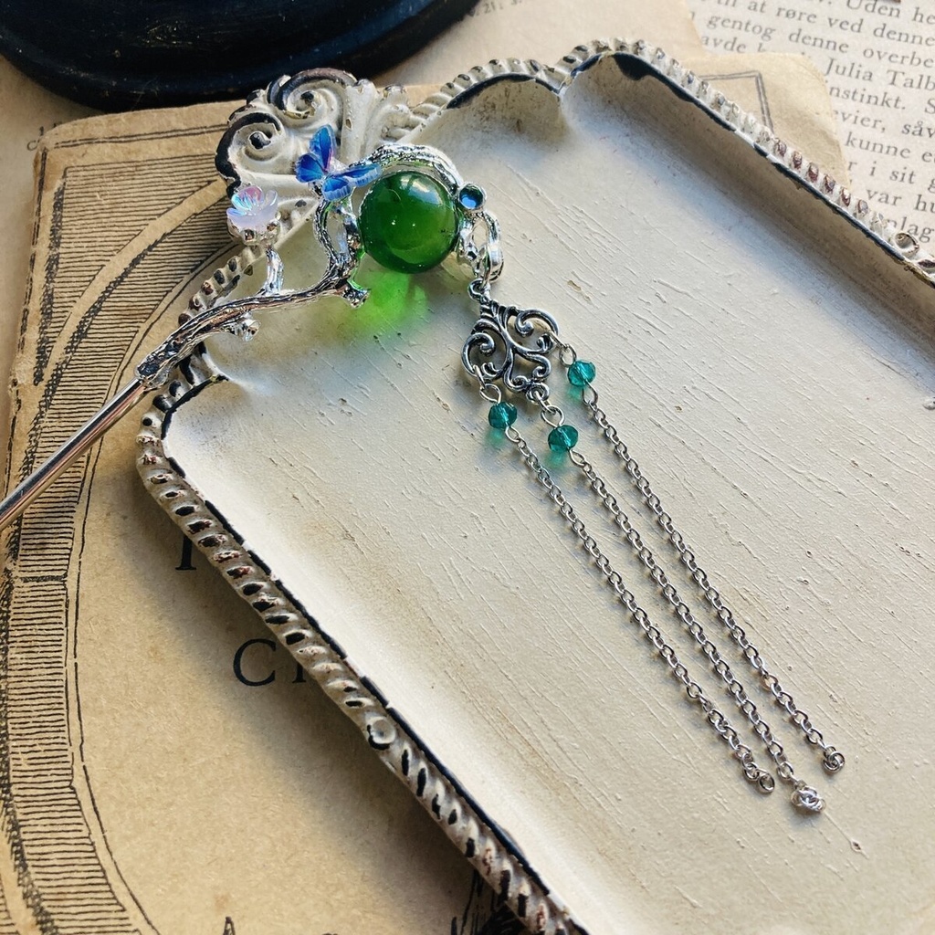 蝶の留まる翠玉 装飾 かんざし 簪