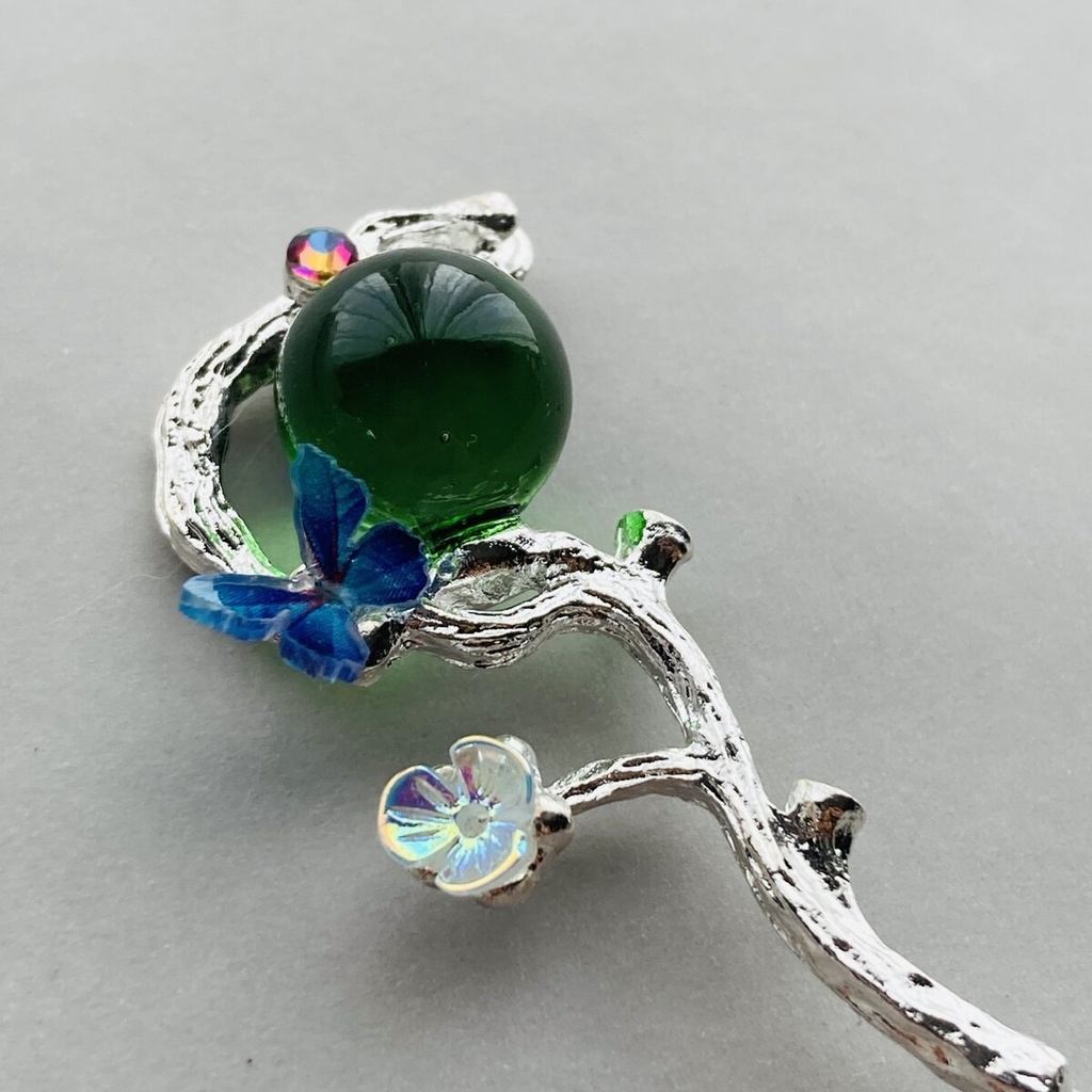 蝶の留まる翠玉 装飾 かんざし 簪