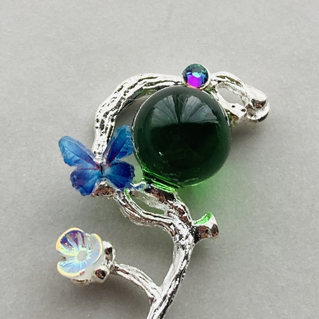 蝶の留まる翠玉 装飾 かんざし 簪