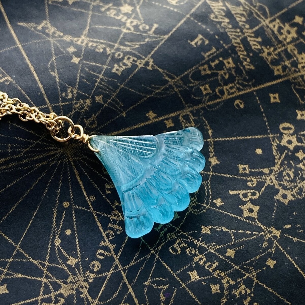 大粒 シーブルーカルセドニー カービング ネックレス 14kgf変更可能