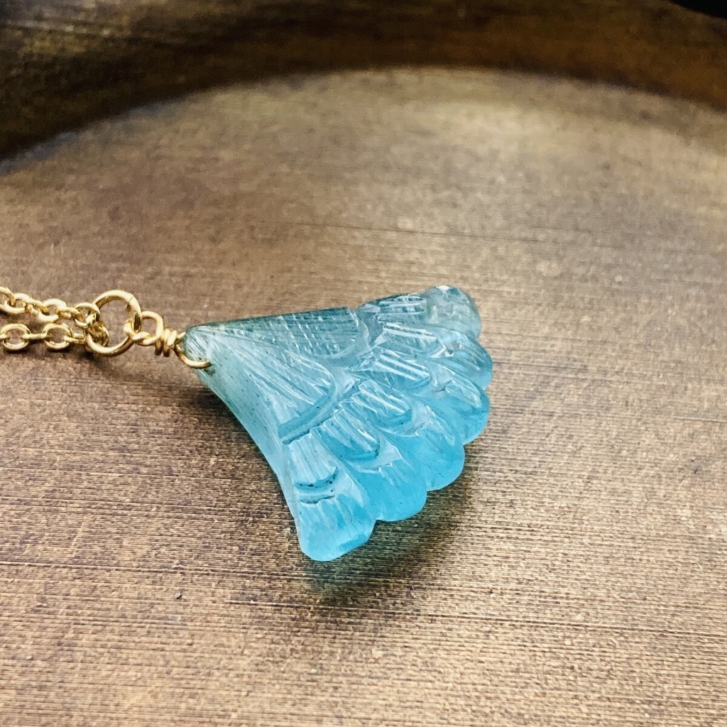 大粒 シーブルーカルセドニー カービング ネックレス 14kgf変更可能