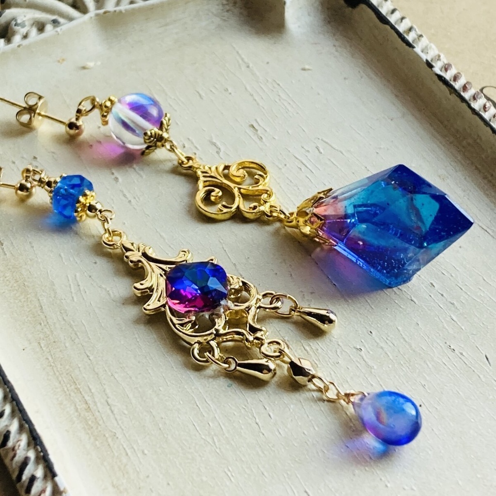 イロアソビ 幻想夕暮れ ブルーパープル鉱石 ピアス イヤリング 左右デザイン違いバージョン