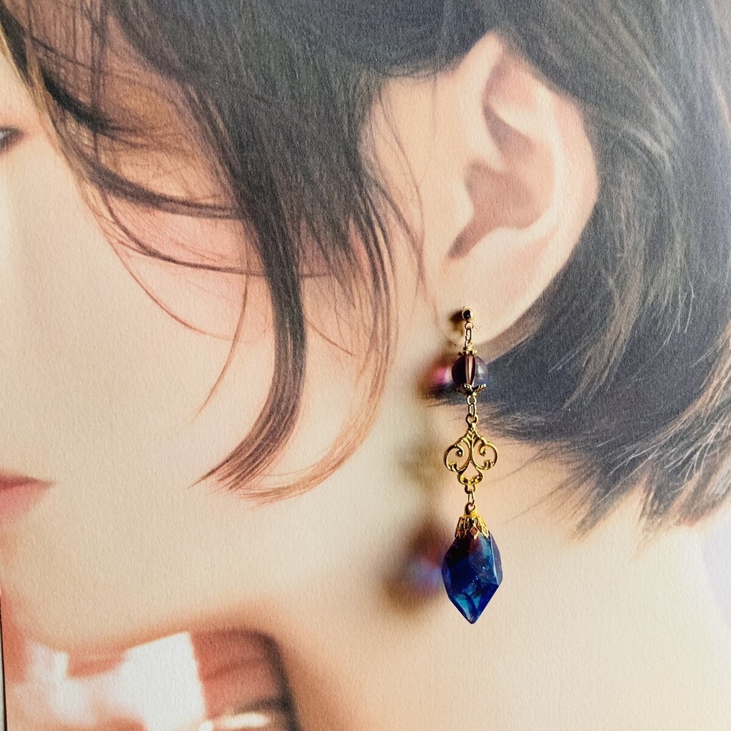 イロアソビ 幻想夕暮れ ブルーパープル鉱石 ピアス イヤリング 左右デザイン違いバージョン