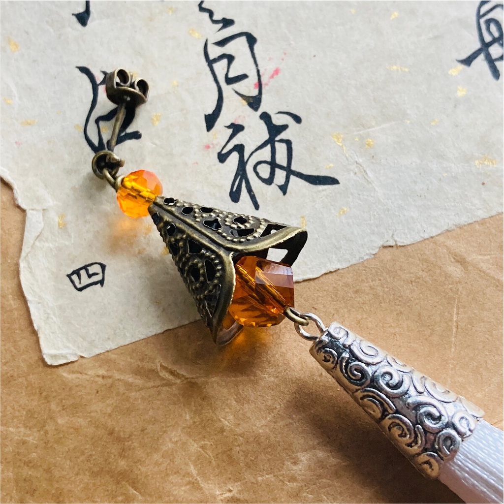 再販 原神 璃月 鍾離 白タッセル 金古美キャップ 片耳用 ピアス イヤリング