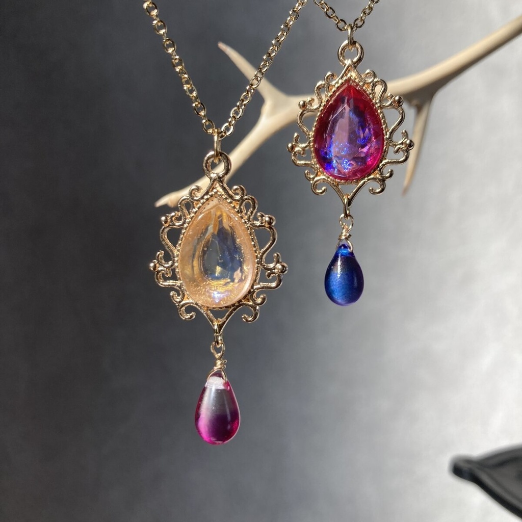 雫色変更可能 レアヴィンテージ フューシャピンクのドラゴンズブレス カットドロップ ネックレス