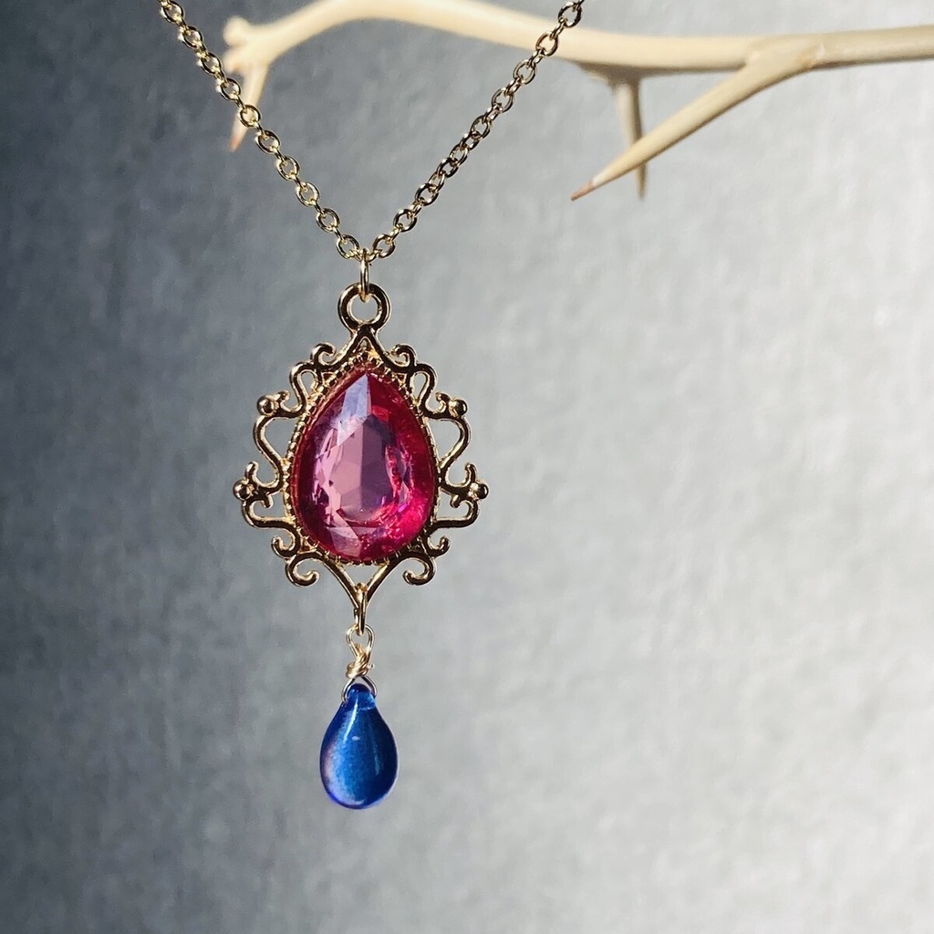 雫色変更可能 レアヴィンテージ フューシャピンクのドラゴンズブレス カットドロップ ネックレス