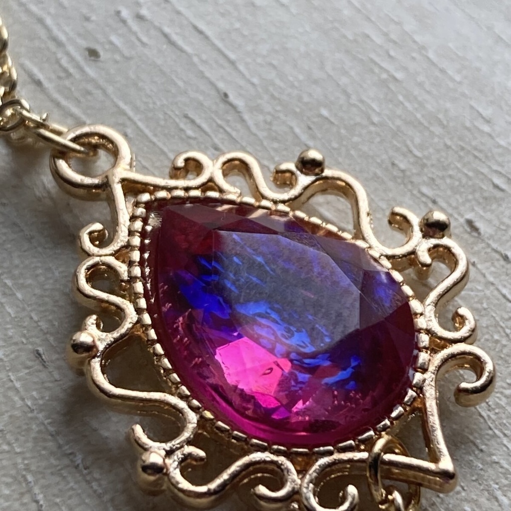 雫色変更可能 レアヴィンテージ フューシャピンクのドラゴンズブレス カットドロップ ネックレス