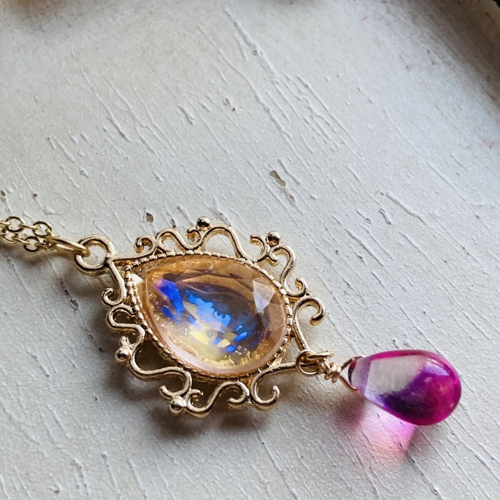 雫色変更可能 レアヴィンテージ ハニーイエローのドラゴンズブレス カットドロップ ネックレス